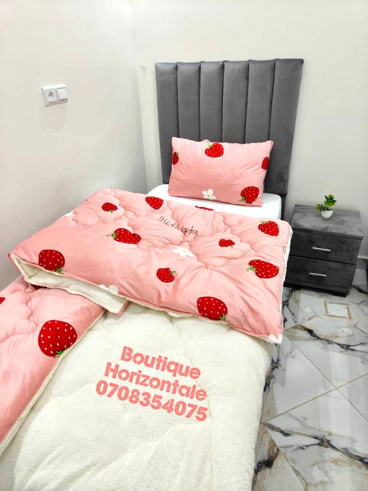 Couvre lit rose fraises