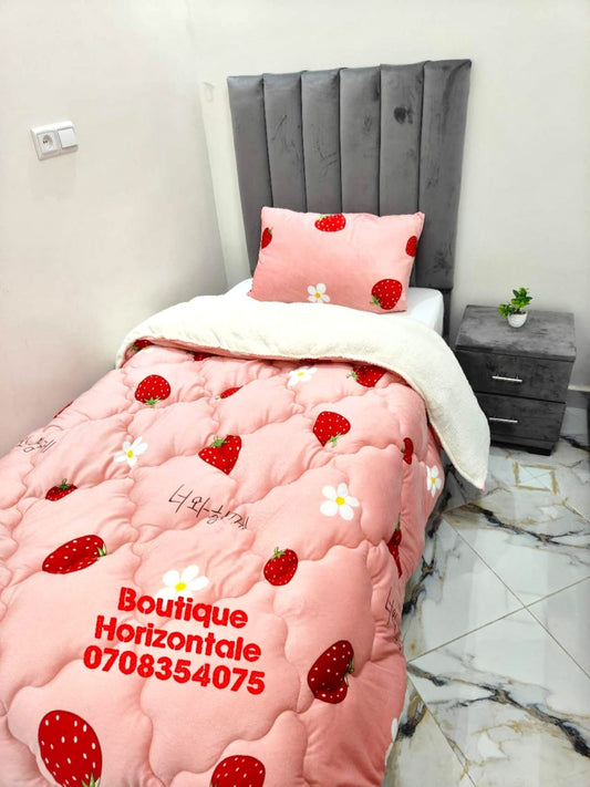 Couvre lit rose fraises